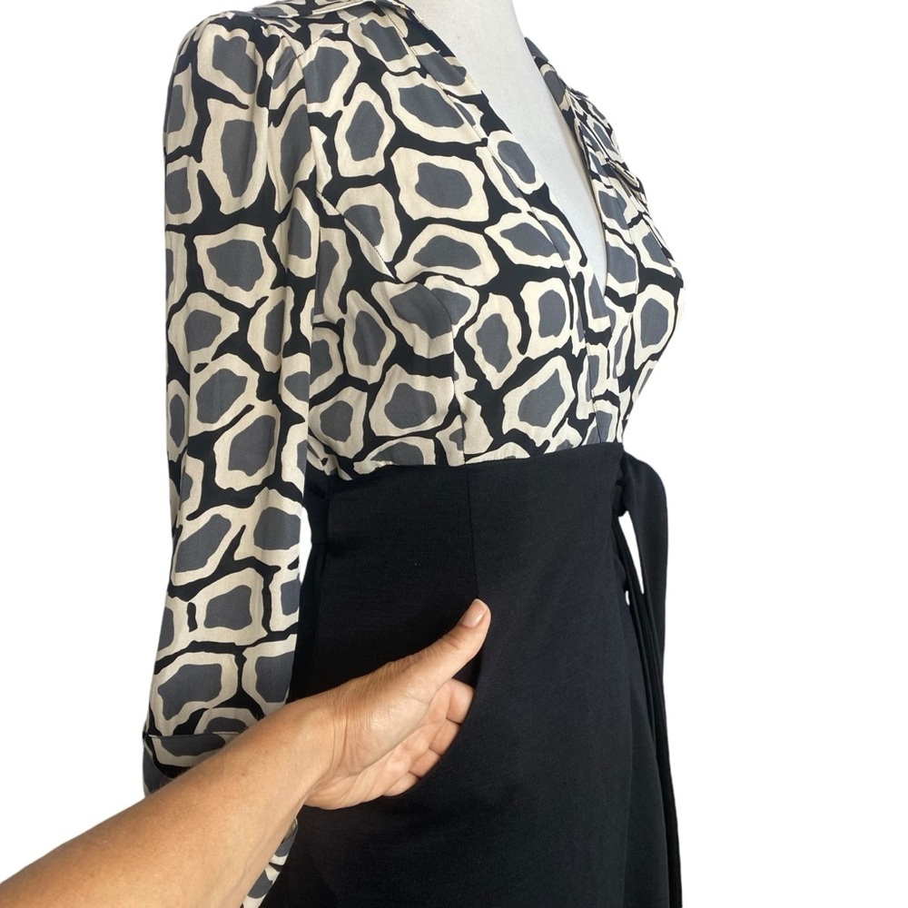 Diane Von Furstenberg, black,cream,gray, Brea wrap dress silk/wool skirt size 4 - Picture 7 of 12